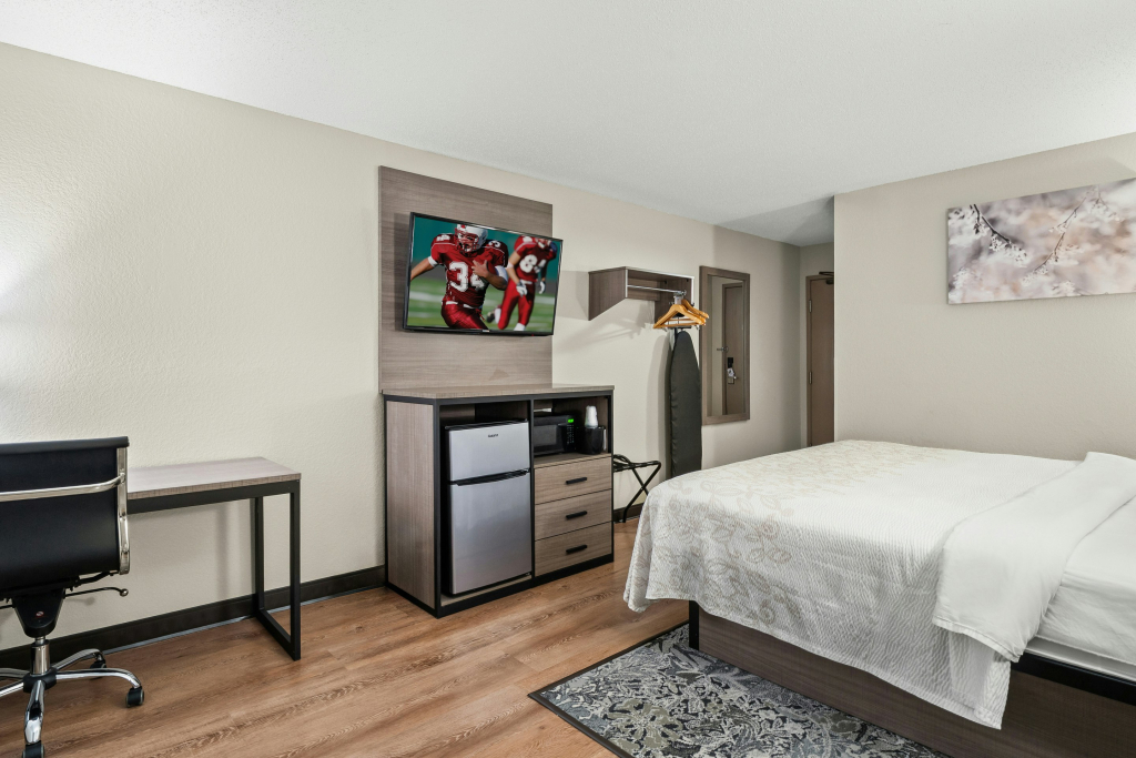 Red Roof Inn PLUS Belleville