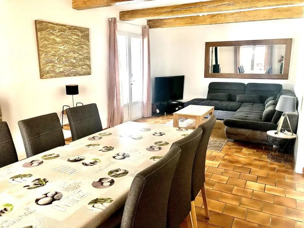 Villa de plein pied 120m2, climatisée, 3 chambres, piscine privée, la campagne aux portes de NARBONNE