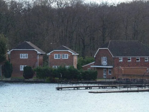 Lakeside Lodges