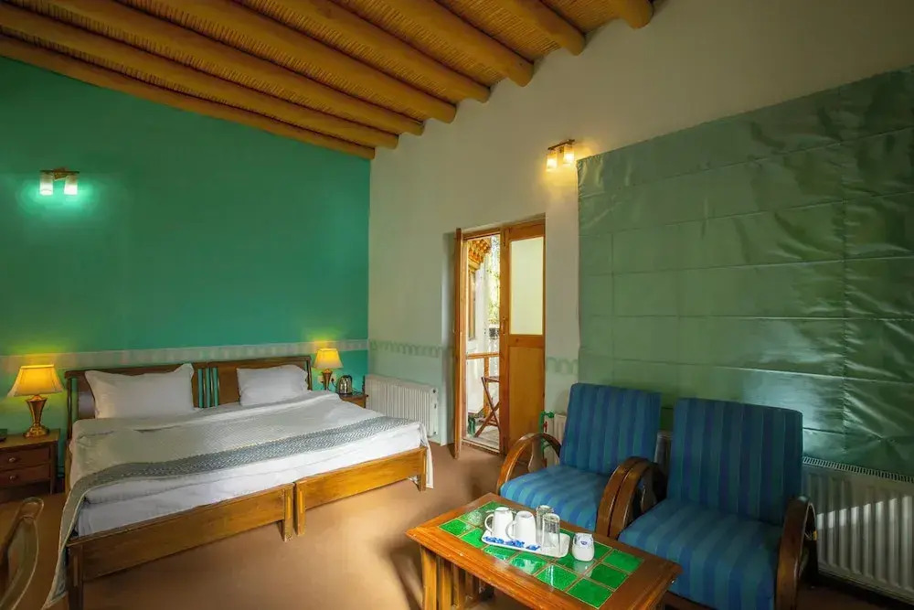 Lha - Ri - Sa Resort