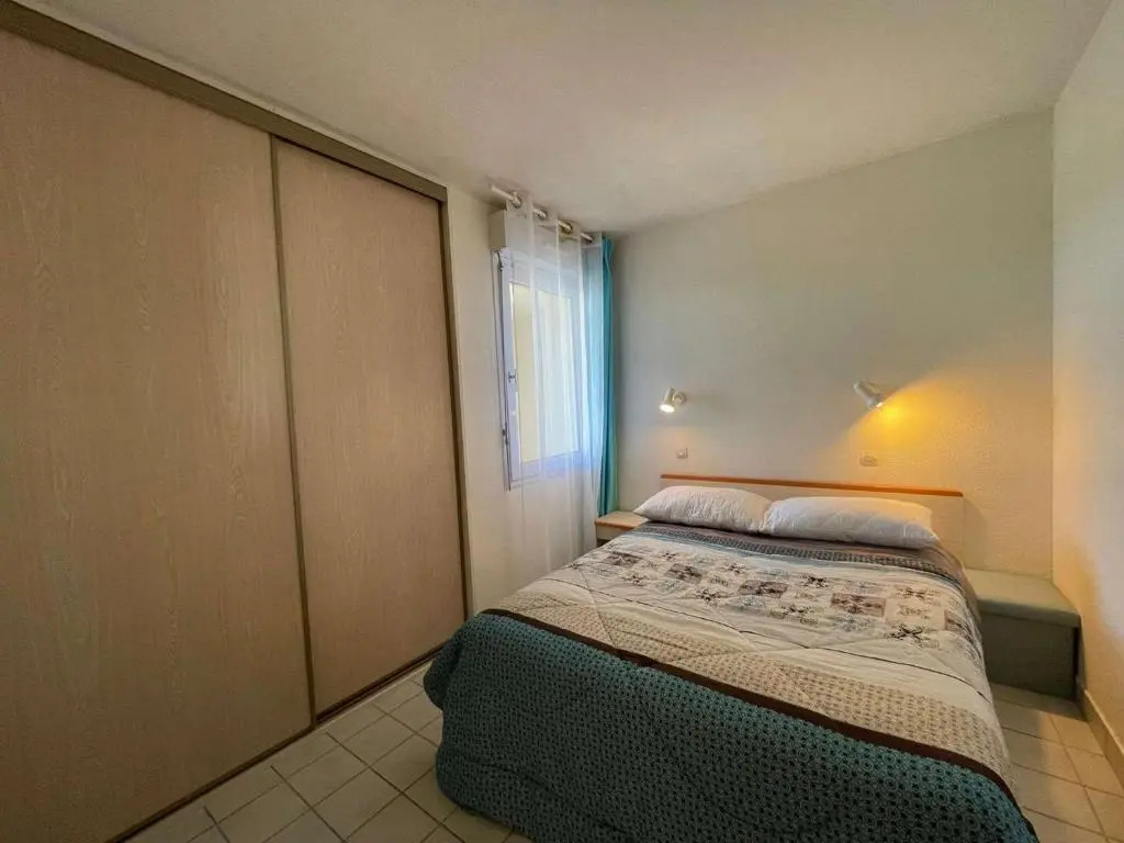 Appartement 3 pièces avec balcon, piscine et parking à proximité de la mer - 6 couchages - FR-1-224C-188