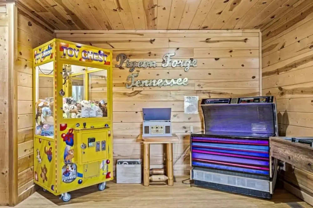 Pinewood Lodge by Beyond Expectations With Firepit