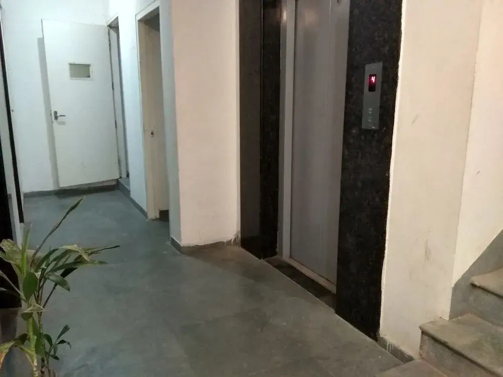JK Rooms 132 Parkland Service Apartment
