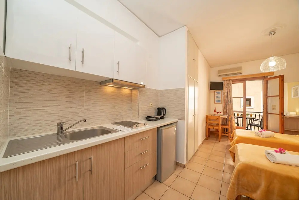 Alexatos Studios & Apartments