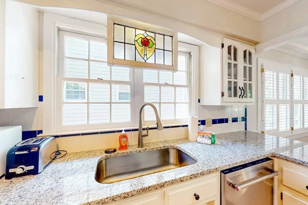 Classic Coastal Home With Game Room & Private hot tub - Walk to Beaches