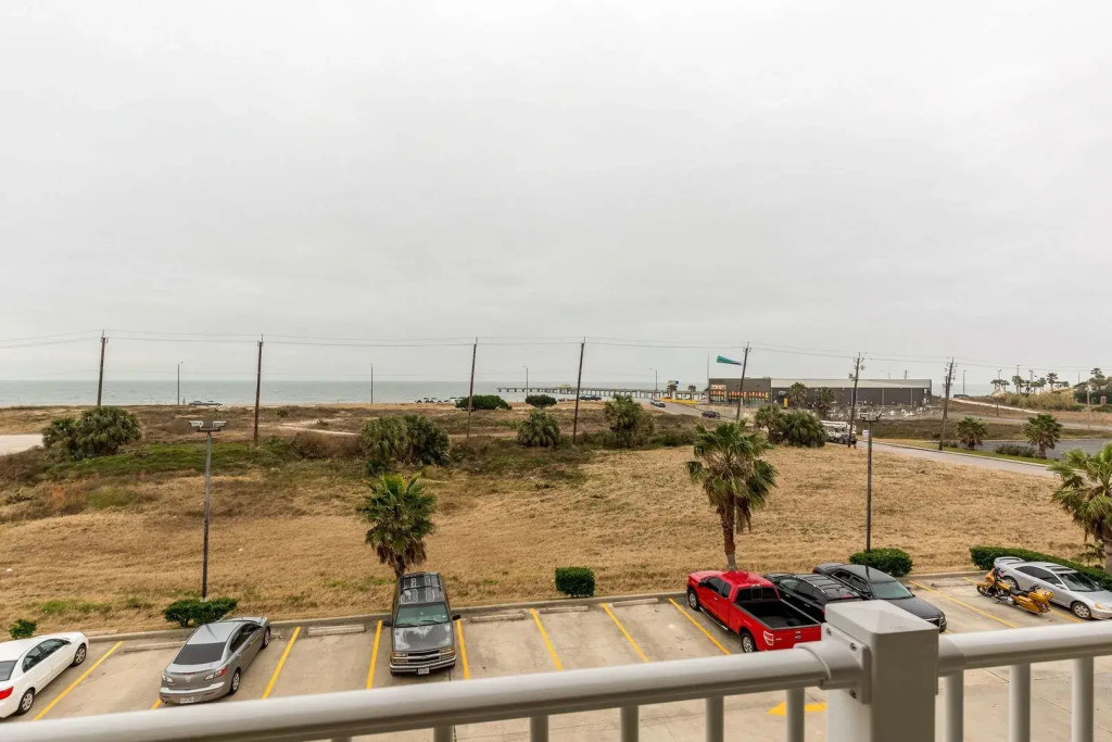 Comfort Suites Galveston Cruise Port Area - Beachside