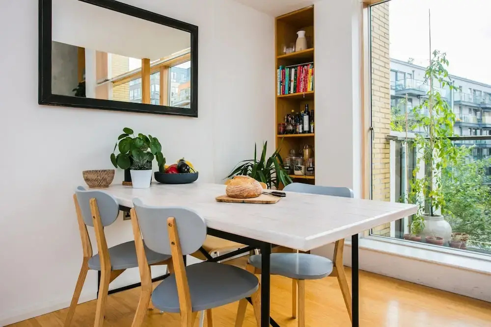 Beautiful 2-bedroom Flat With Balcony in E London