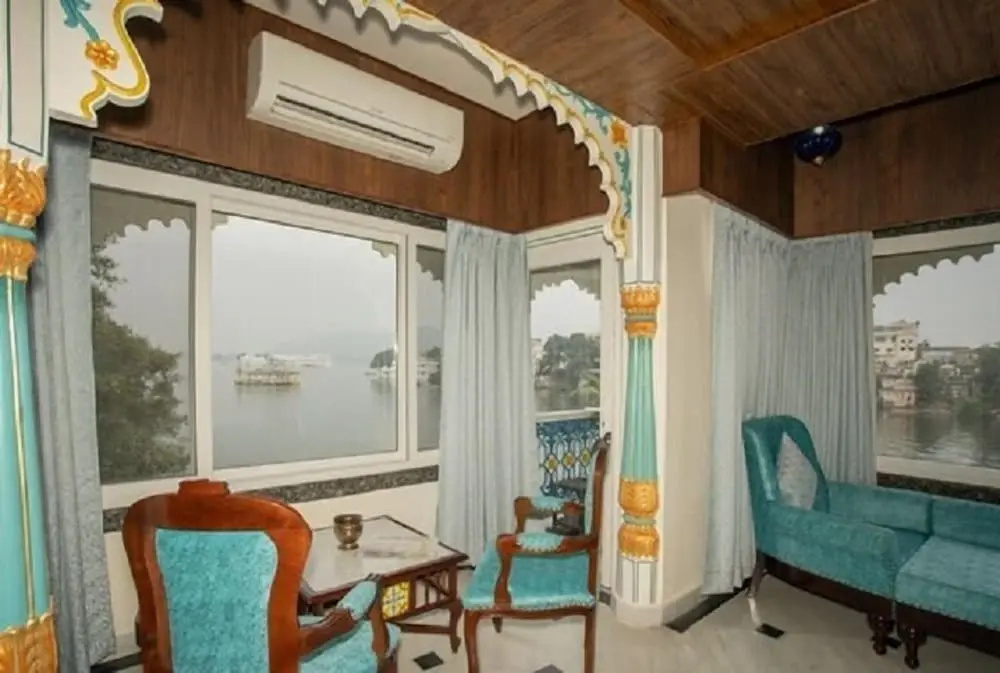 Jheel Hotel and Restaurent