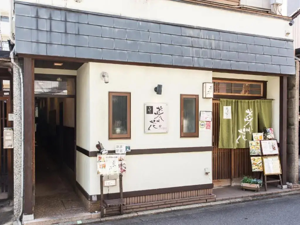 Guesthouse Na-No-Hana - Caters to Women - Hostel