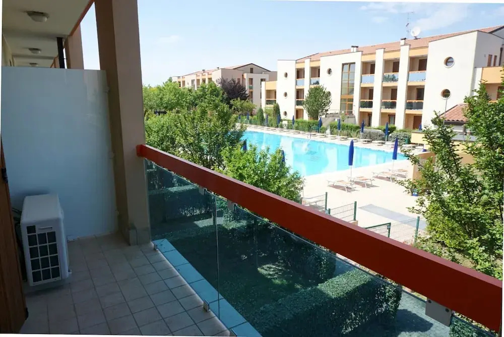 Modern Residence With Pool Quiet Location - Apartment With Private Garden