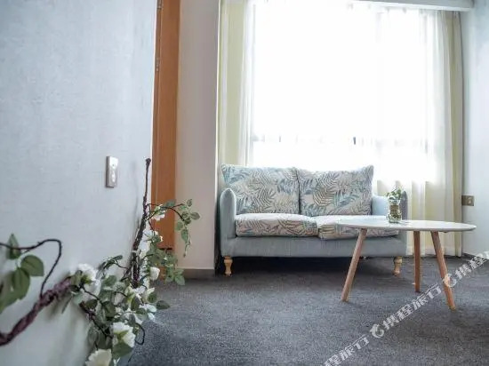 TheLouis PremierHotel