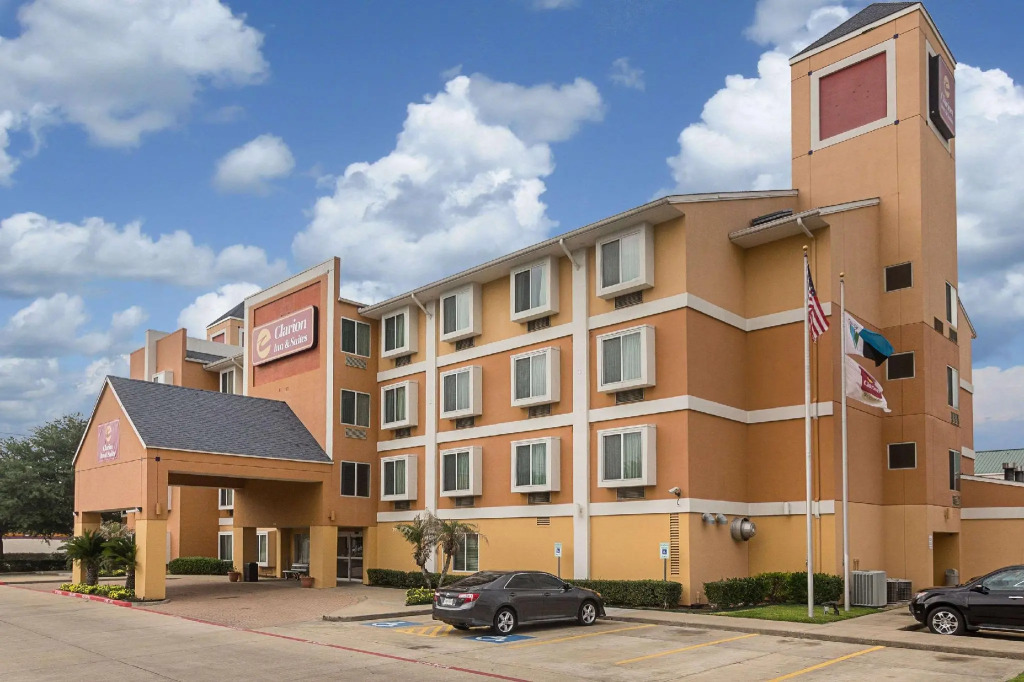 Quality Inn & Suites West Chase