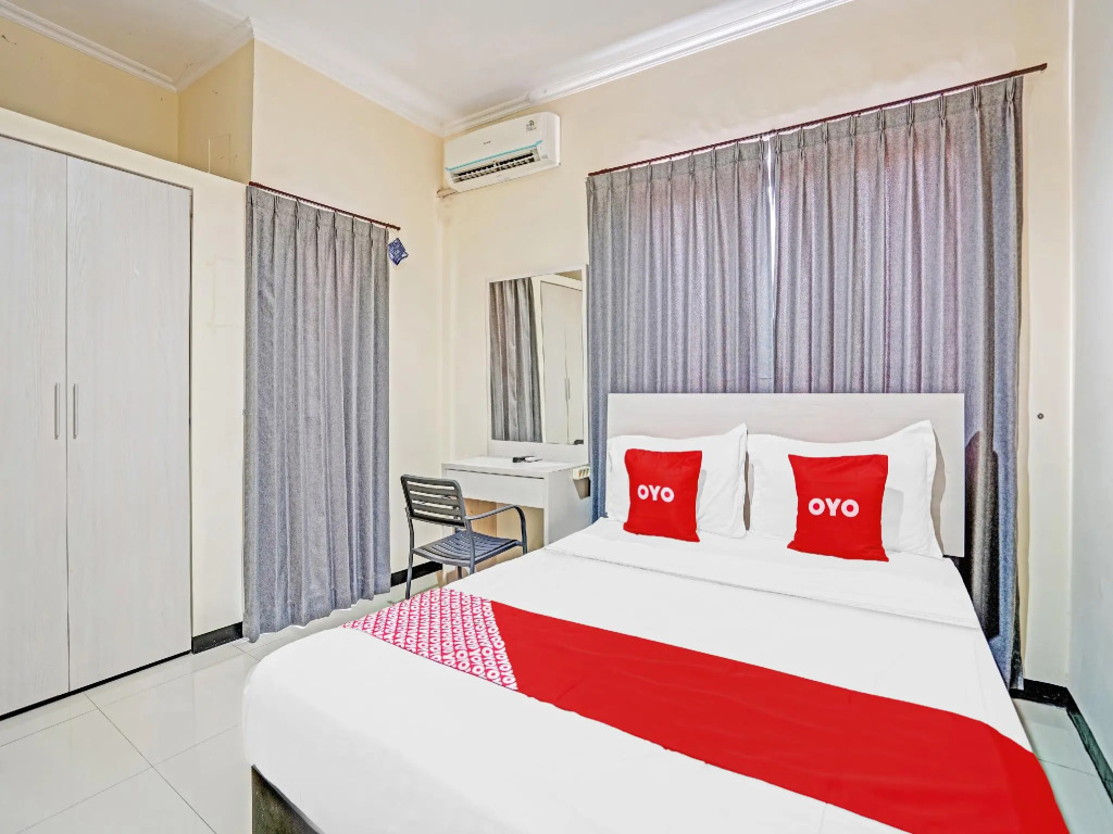 OYO Flagship  90789 Genteng Residence