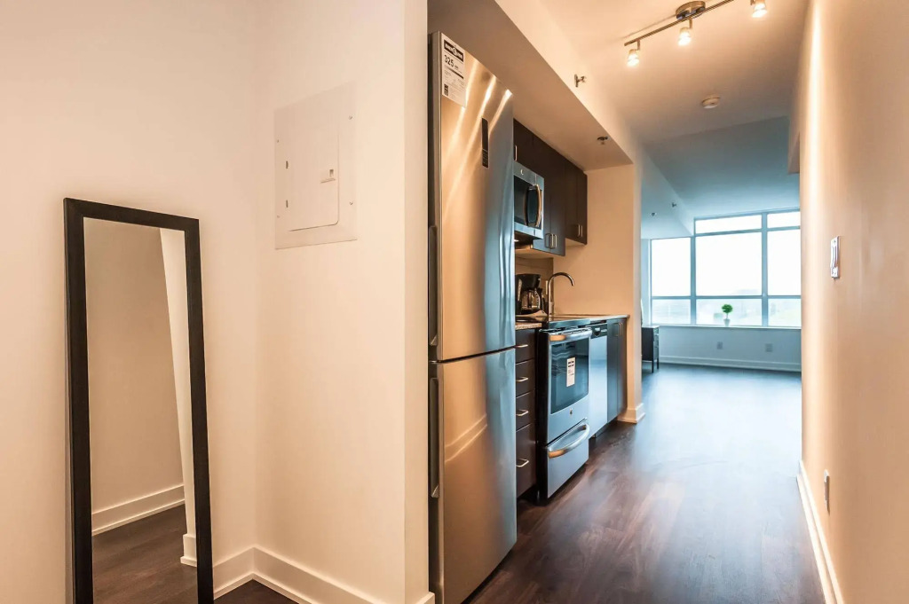 LifeSuites Lakeside Mimico