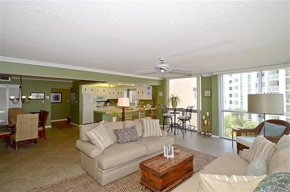 Shoreline Towers 1046 3 Bedroom Condo