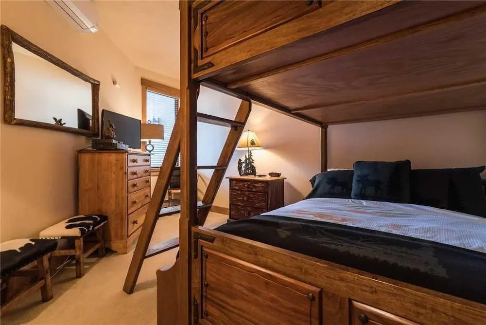 Tl2201 Great Bedding! Home Away From Home a True Mountain Feel!