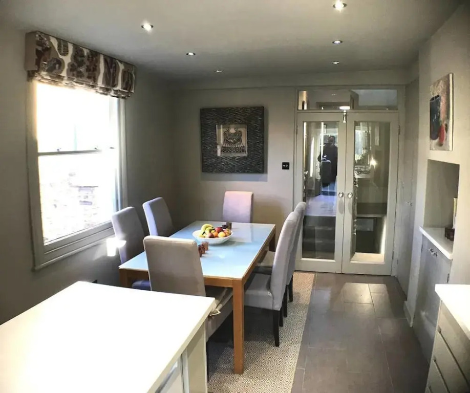 Beautiful 2 Bed 2 Bath House For 4 Guests
