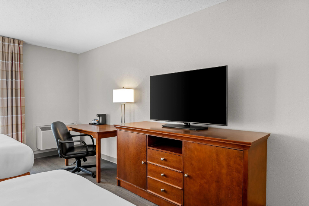 Travelodge Suites by Wyndham Regina - Eastgate Bay