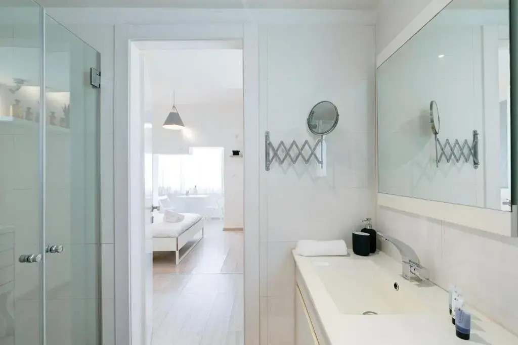23 Hovevei Tsiyon Street - By Beach Apartments TLV