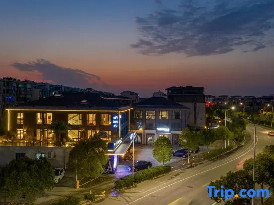 Tinghuyin Homestay (Yangzhou Slender West Lake Scenic Area)