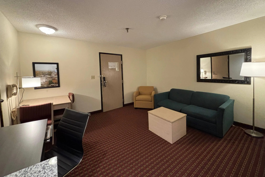Super 8 by Wyndham Metropolis