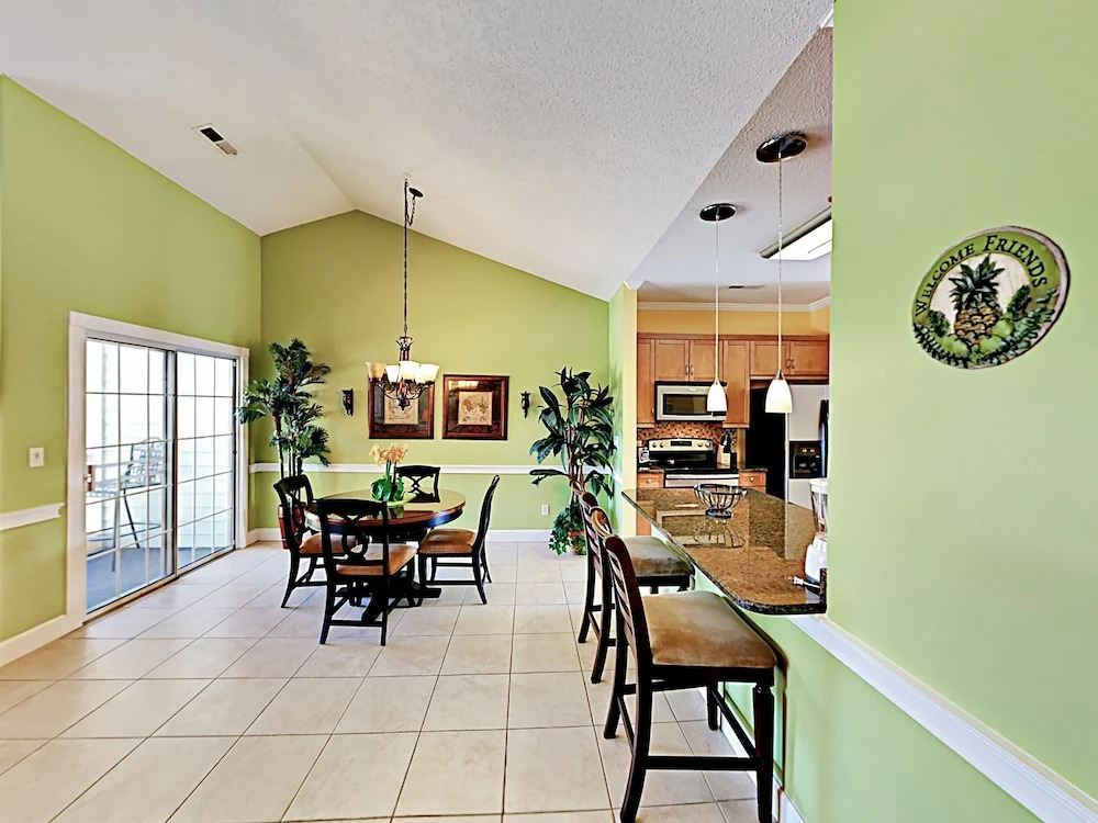 Classy Unit #302 - 1 Br Condo