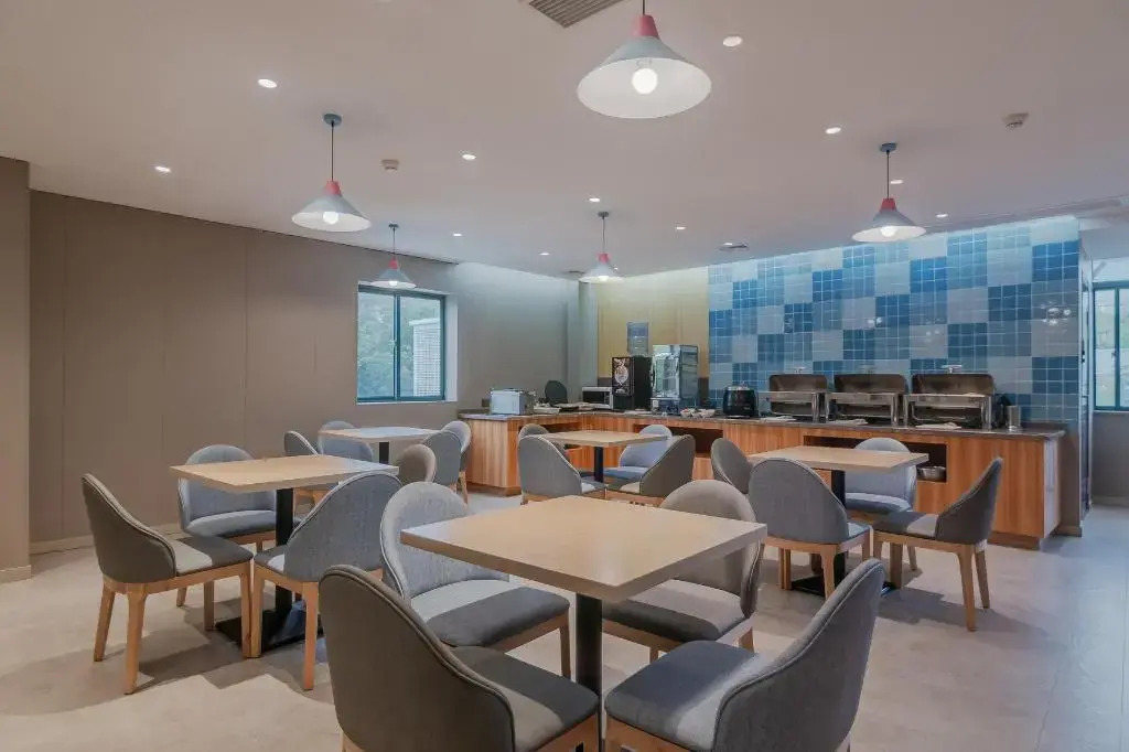 Homeinn · neo (Hangzhou QianTang  Yipeng Subway Station)