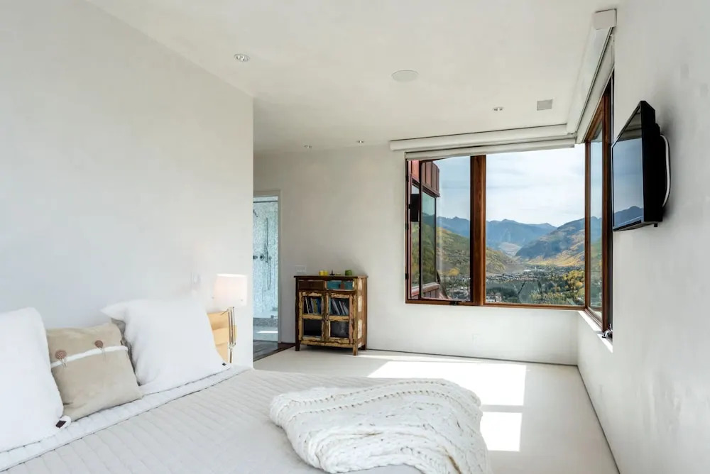 Cliffside Stunning, Luxury 4 BR Min to Skiing!