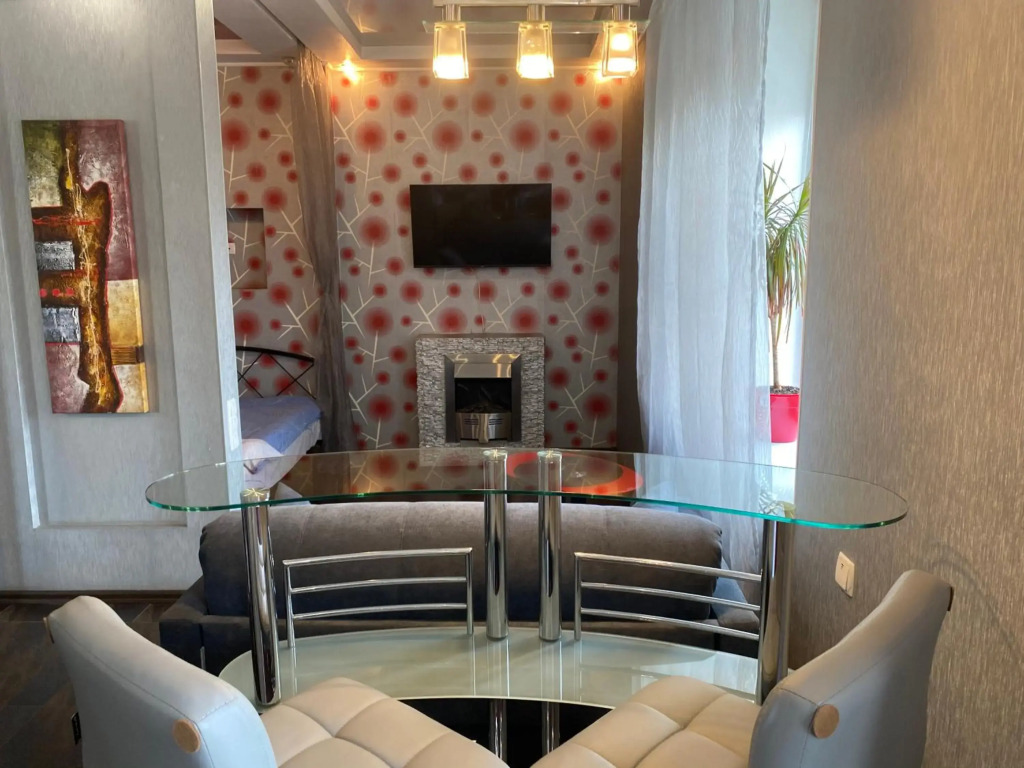 Modern luxury studio in the center of Kharkiv at Konstitutsii Square