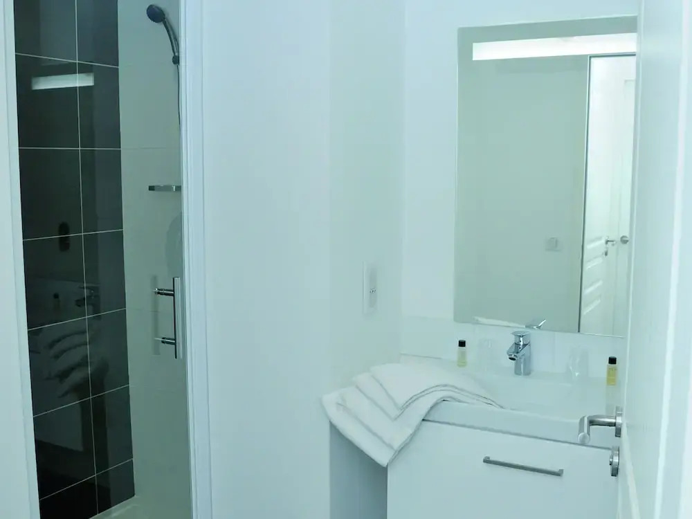 Modern apartment with a balcony located 500m from a spa town