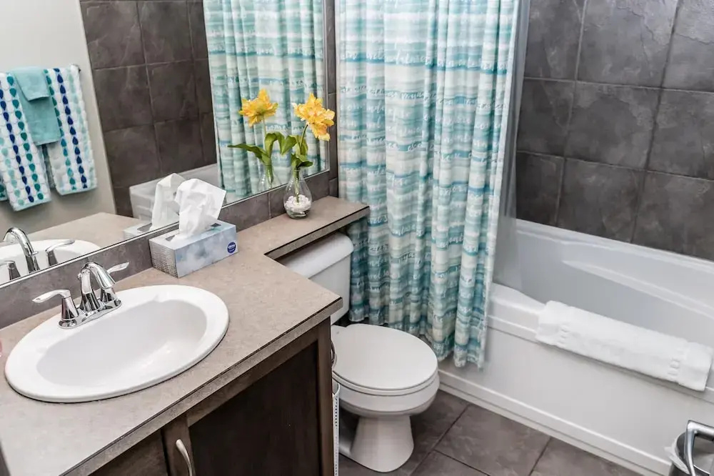 2 Bed 2 Bath Corner Unit Overlooking Pool #501