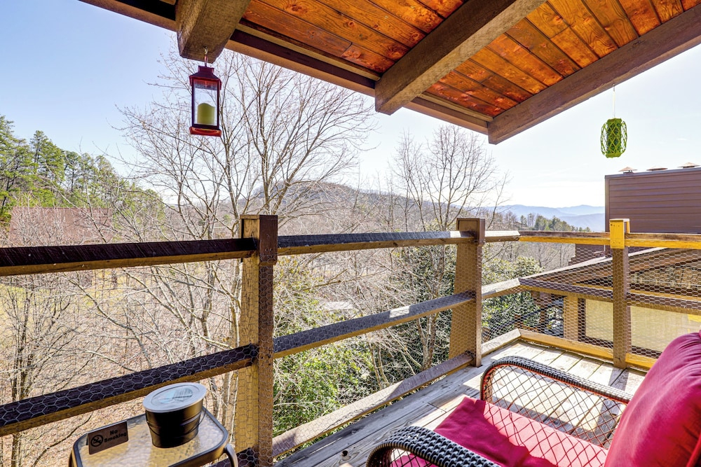 4 Mi to Forbidden Caverns! Mtn-view Gem in Smokies