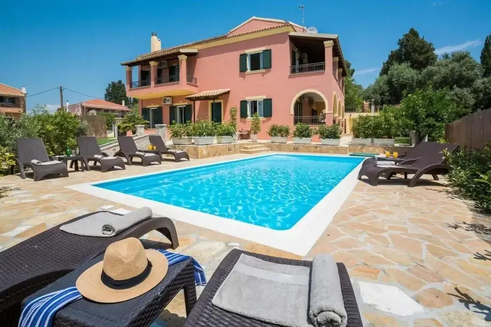 The Four Seasons House City Villa with Pool