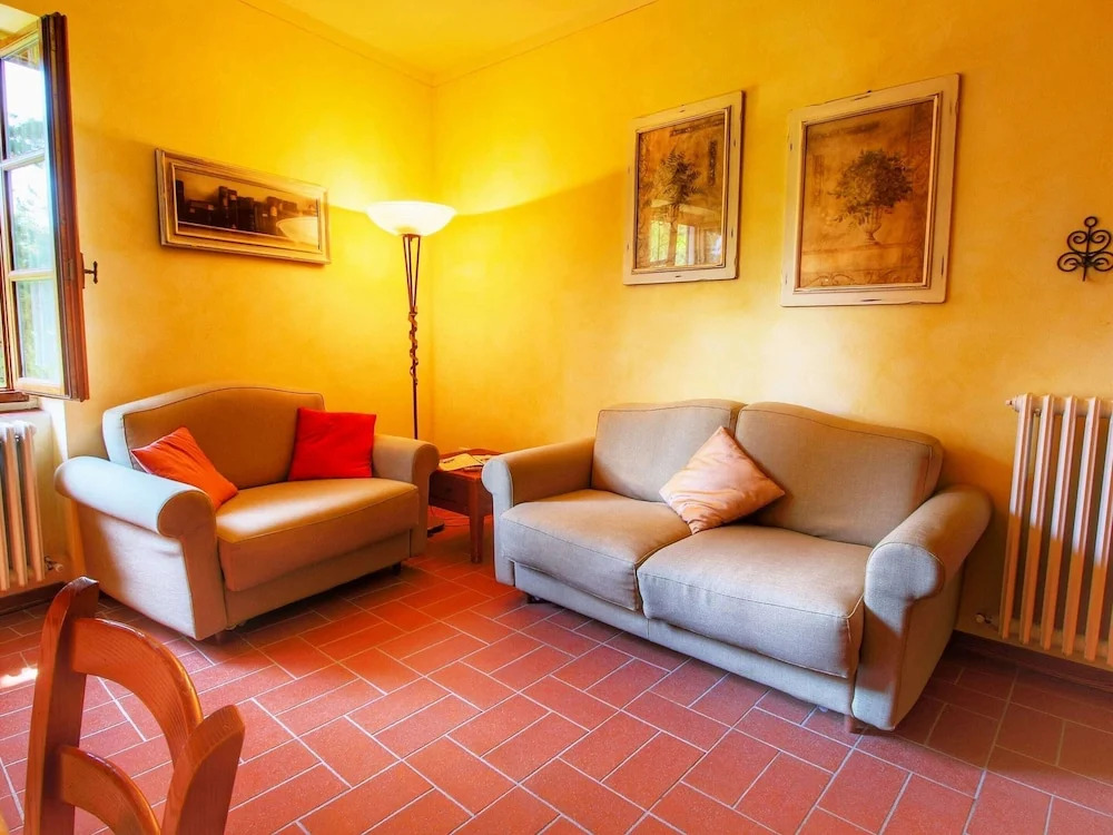 Majestic Farmhouse in Loro Ciuffenna with Pool