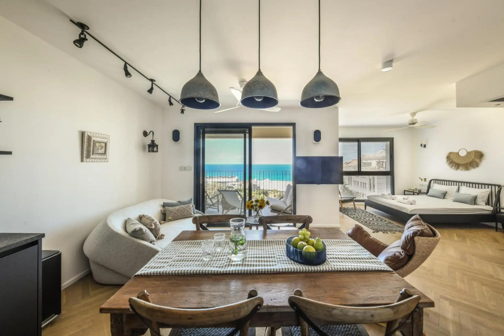 Grand Apartment with Amazing Balcony with Sea View