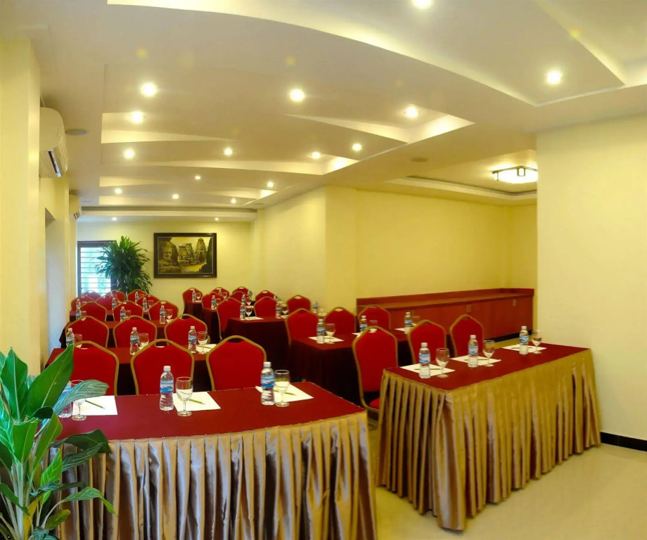 V N E Hotel