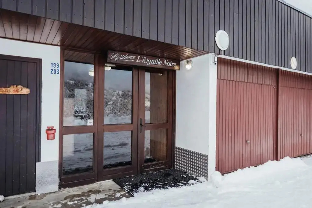 Furnished studio with mountain views next to the Chattrix chairlift Rated 1