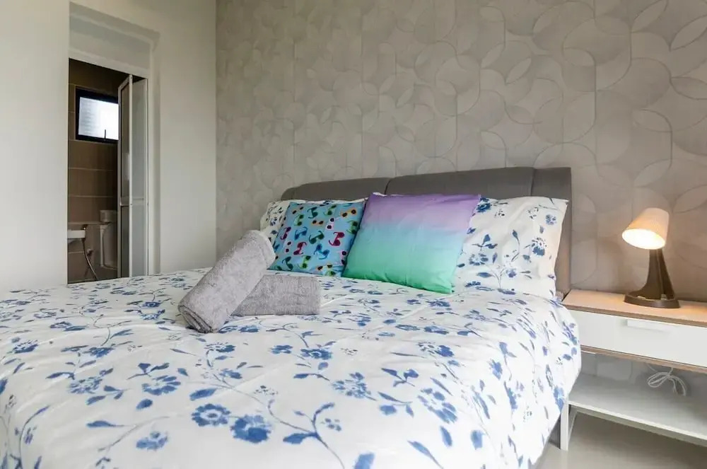 3BR D'pristine Suite Near Legoland, Stunning Views