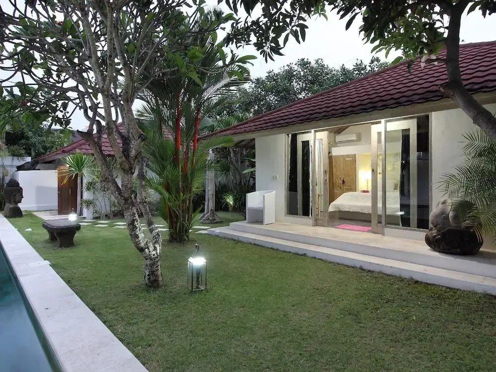 Villa Putih Seminyak
