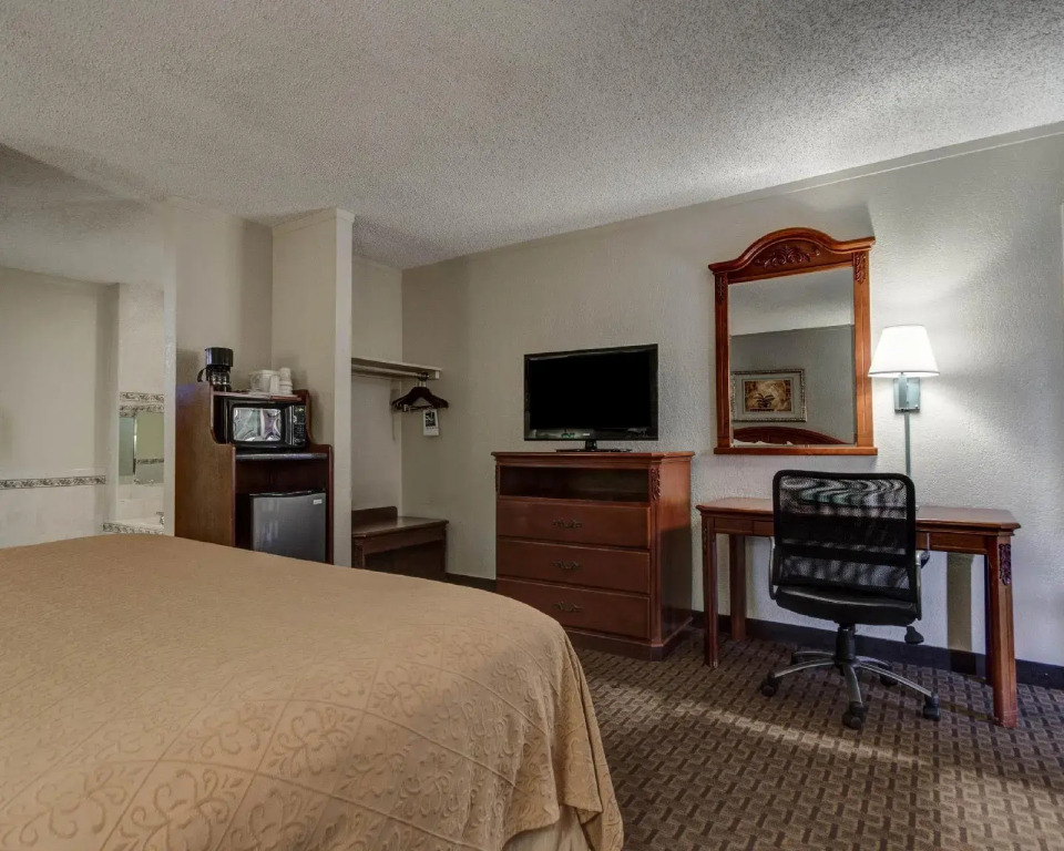 Quality Inn & Suites Airport