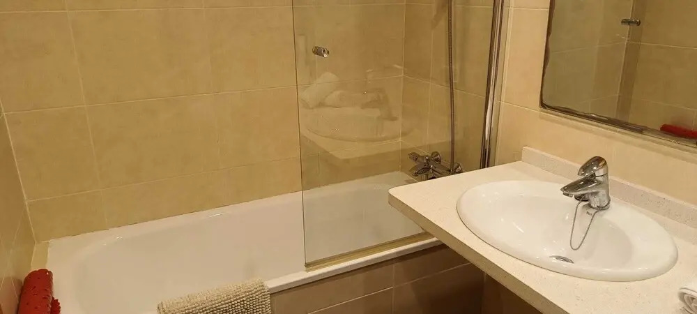 Lovely 2 Bedroom, 2 Bathroom Apartment With Pool