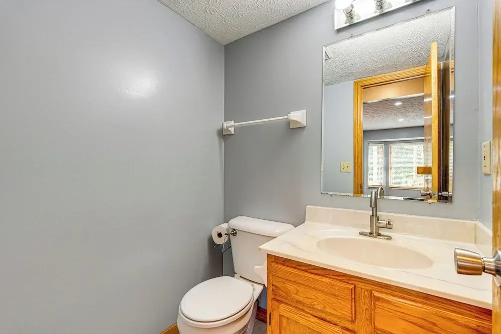 Families Welcome: Lake-view Home, 2 Mi to Gahanna!