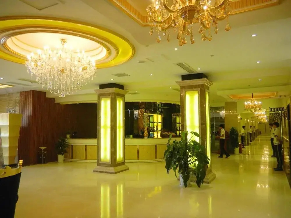 Elegance Hotel