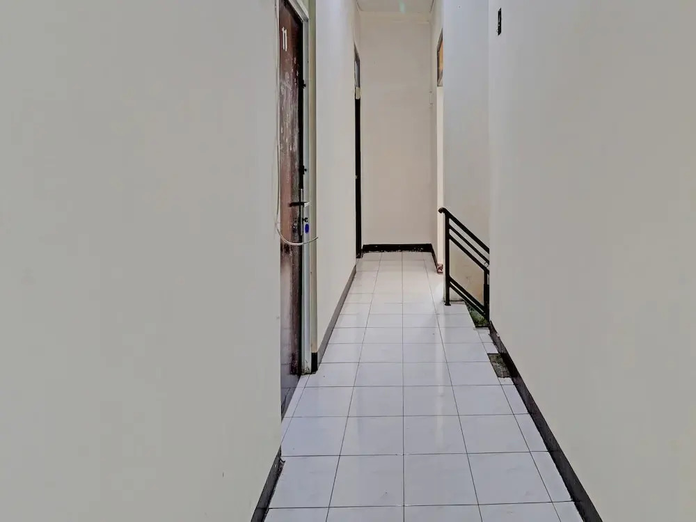 OYO Life 92685 Kost Arimbi