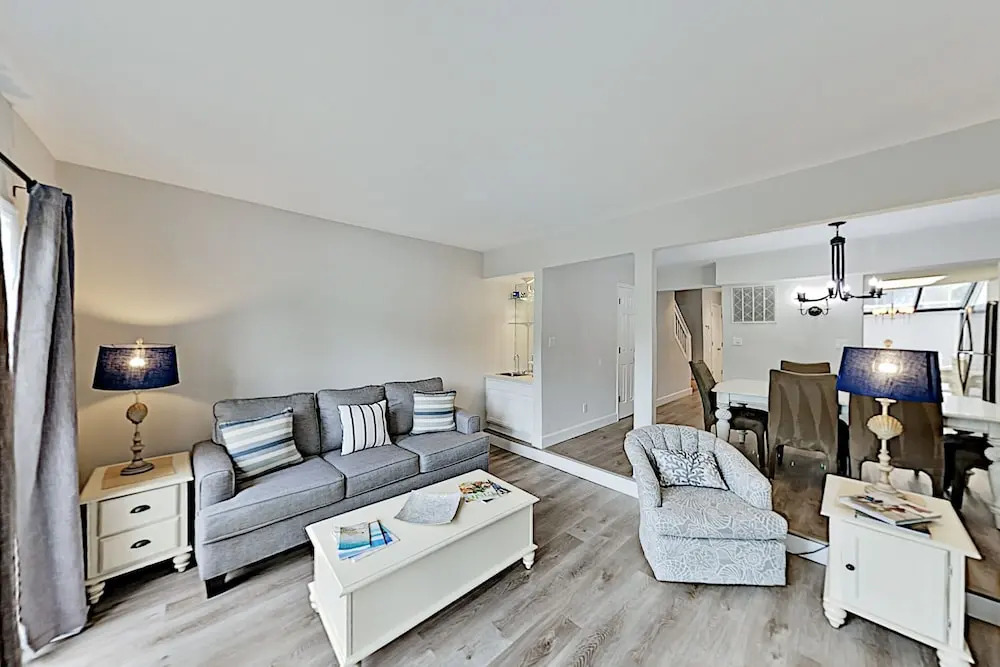 140beach 2 Bedroom Condo