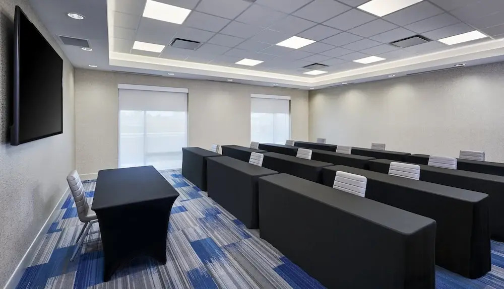 Holiday Inn Express & Suites Windsor East - Lakeshore by IHG
