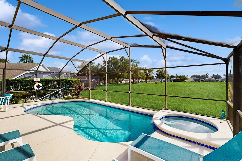 Cozy Home With Private Pool, Billiards, Central AC, Enclosed Yard