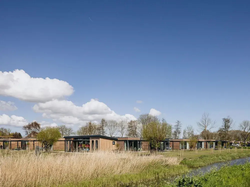Luxury Lodge with 2 Bathrooms near Markermeer