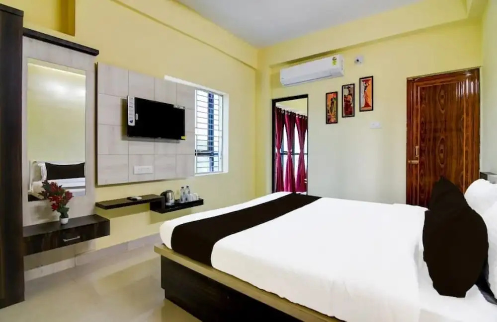 Goroomgo Dutta Residency Premium