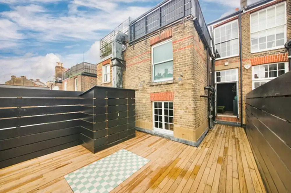3 Bedroom Apartment with 2 Roof Terraces Sleeps 6 in Fulham